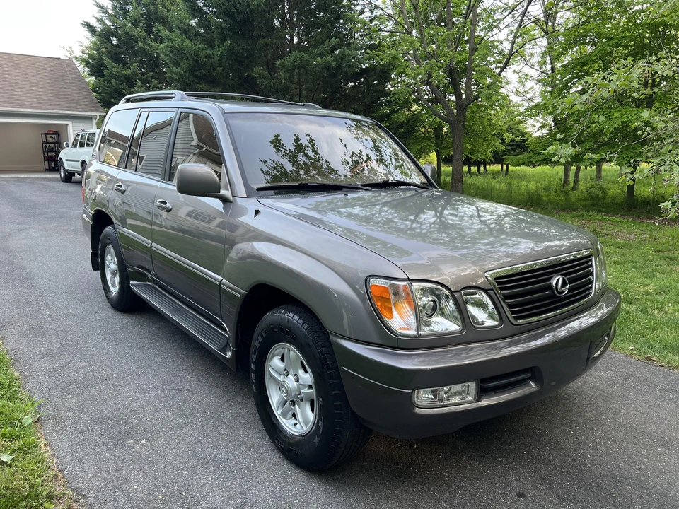 2000 Lexus LX 2nd Gen - Image 26 of 31