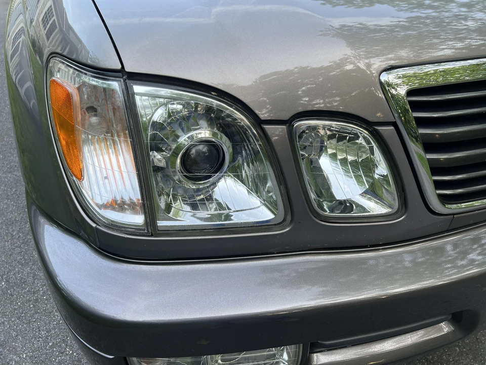 2000 Lexus LX 2nd Gen - Image 29 of 31