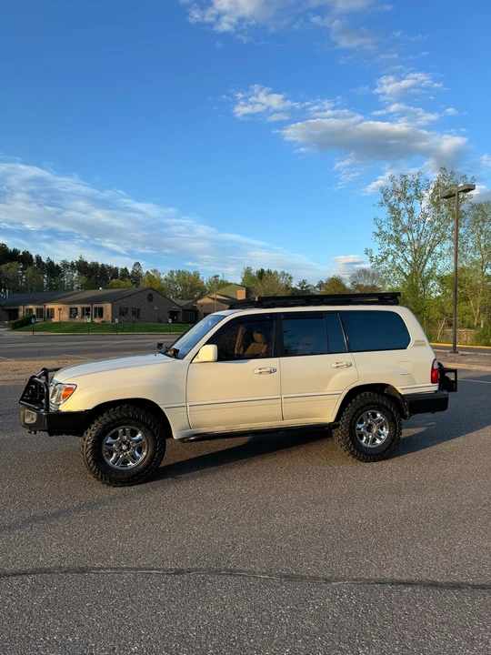 2000 Lexus LX 2nd Gen - Image 22 of 31