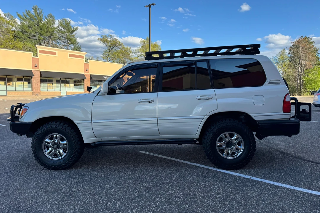 2000 Lexus LX 2nd Gen - Image 3 of 31