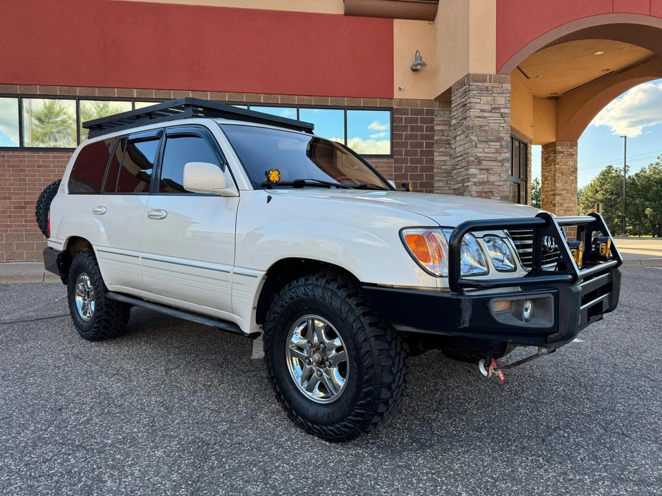 2000 Lexus LX 2nd Gen - Image 19 of 31