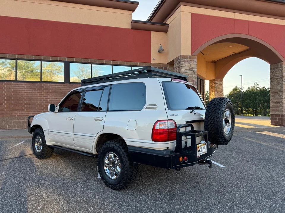2000 Lexus LX 2nd Gen - Image 10 of 31