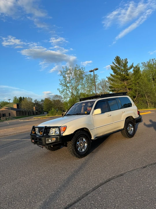 2000 Lexus LX 2nd Gen - Image 21 of 31
