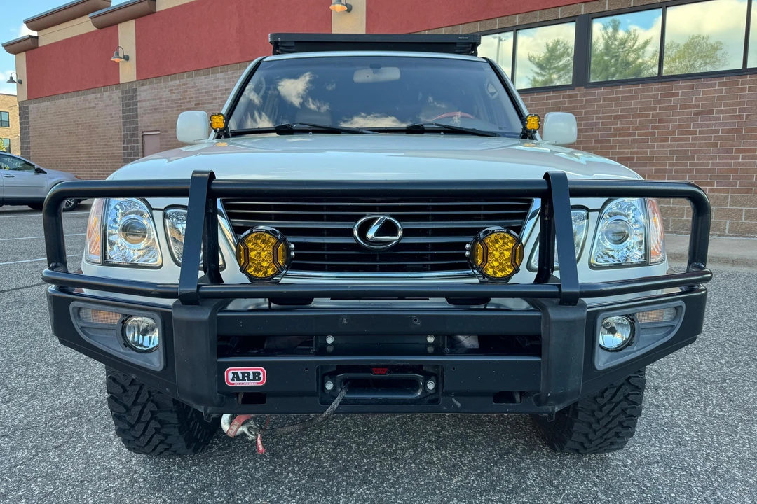 2000 Lexus LX 2nd Gen - Image 2 of 31
