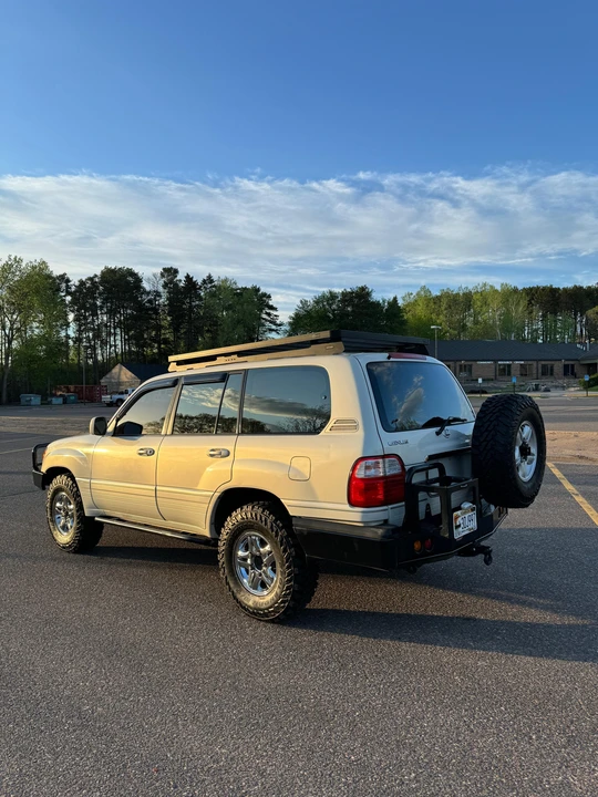 2000 Lexus LX 2nd Gen - Image 24 of 31