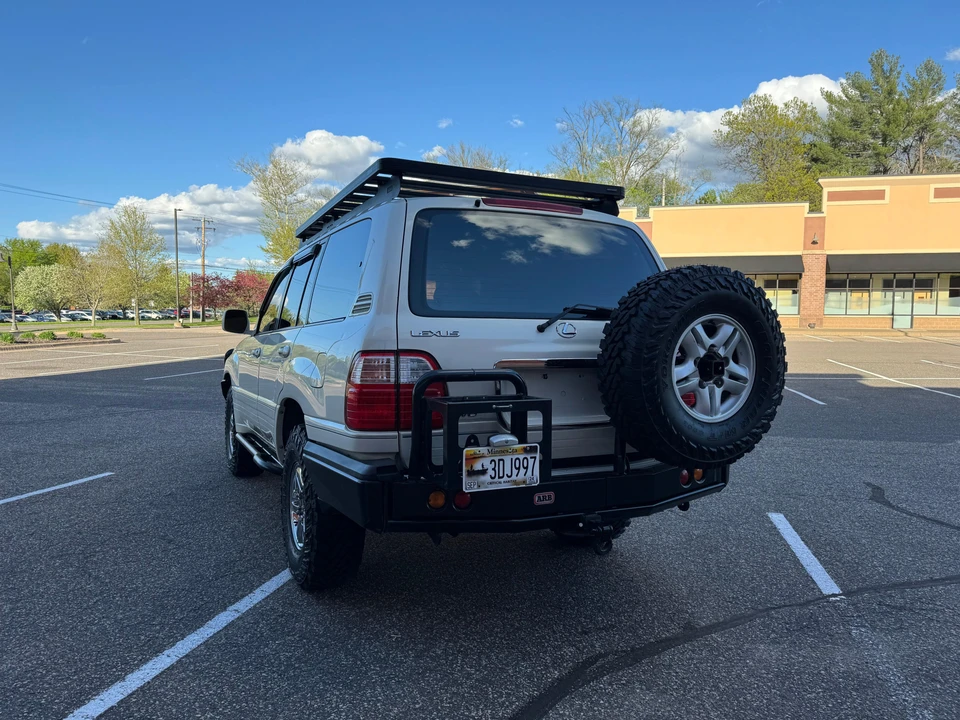2000 Lexus LX 2nd Gen - Image 12 of 31