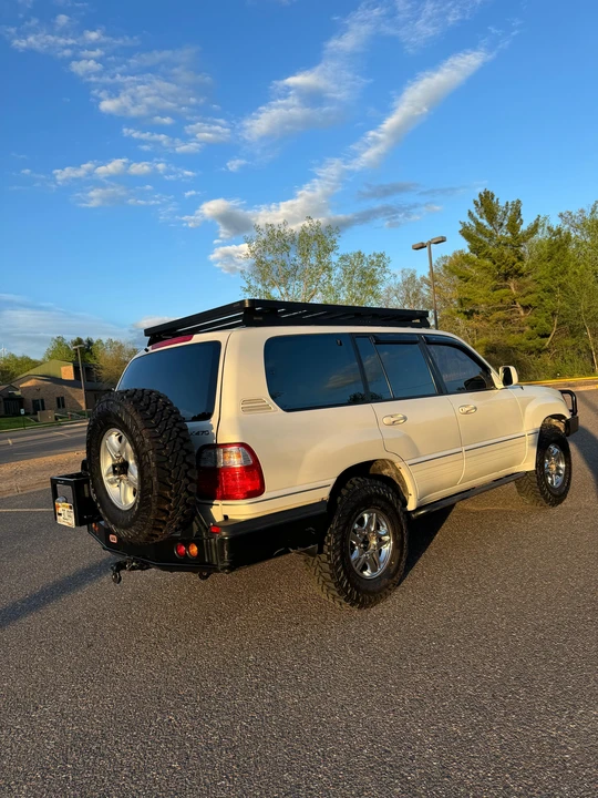 2000 Lexus LX 2nd Gen - Image 27 of 31