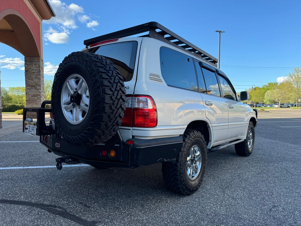 2000 Lexus LX 2nd Gen - Image 16 of 31