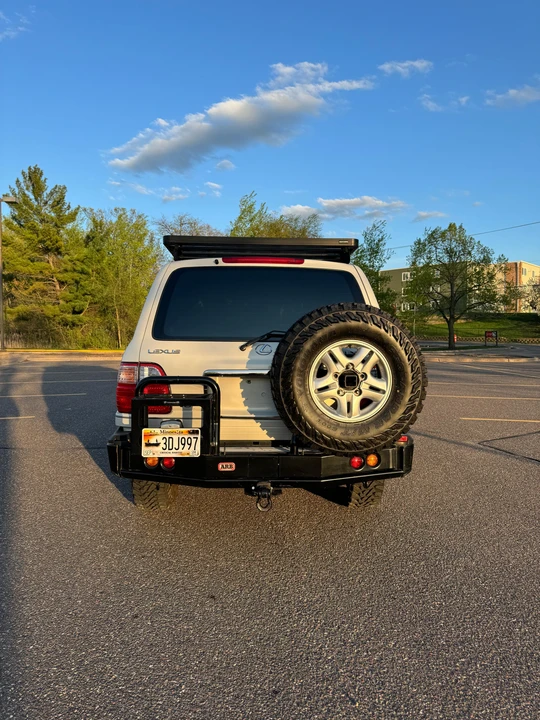 2000 Lexus LX 2nd Gen - Image 25 of 31