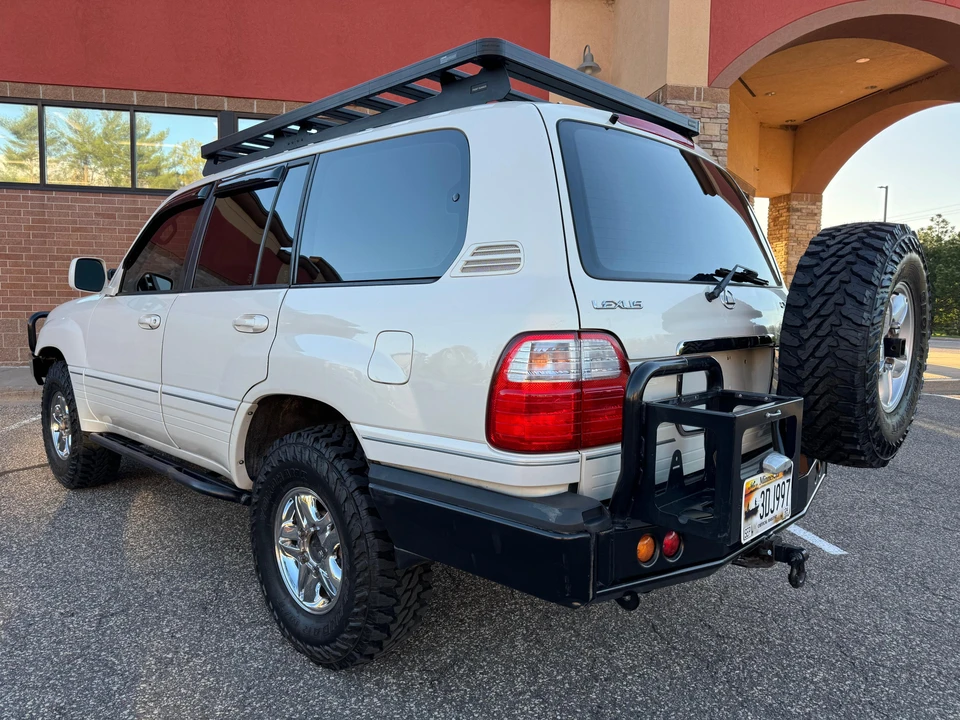 2000 Lexus LX 2nd Gen - Image 11 of 31