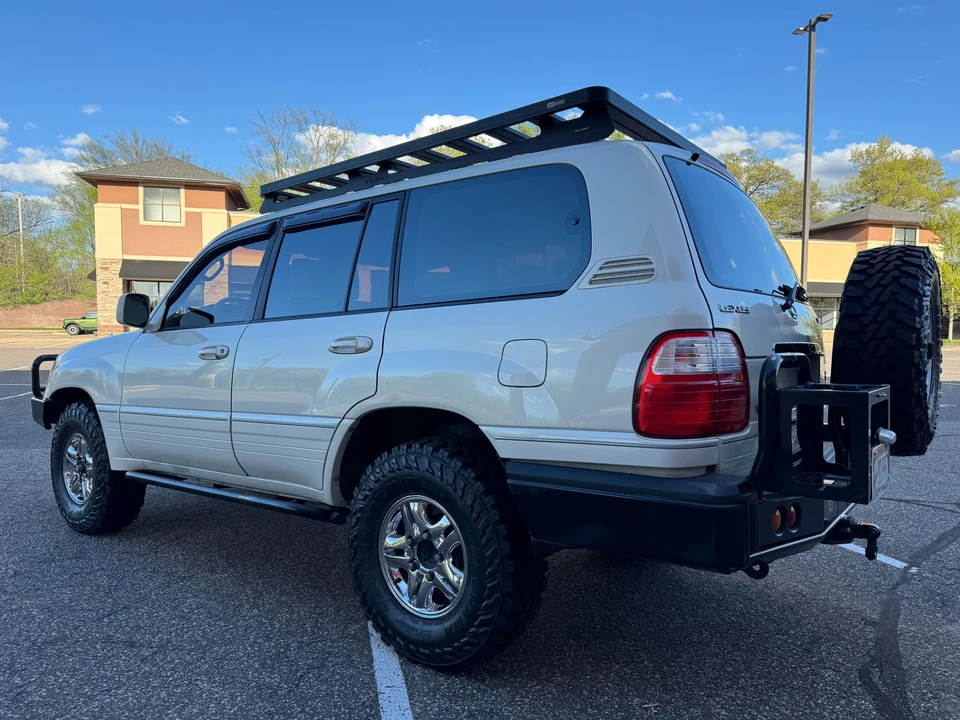 2000 Lexus LX 2nd Gen - Image 9 of 31