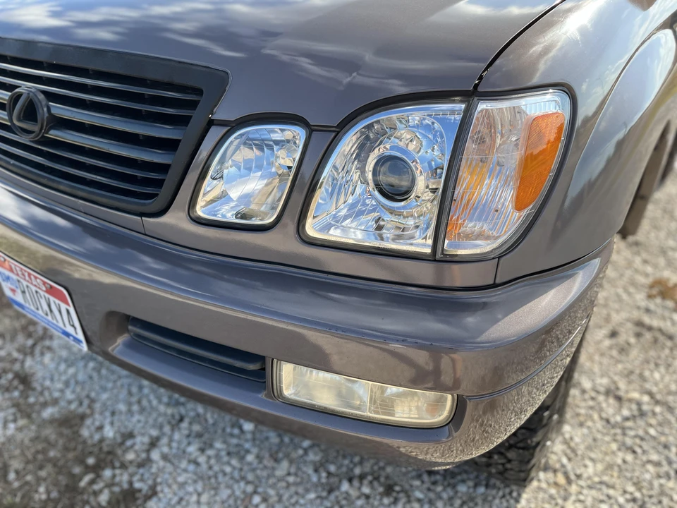 2000 Lexus LX 2nd Gen - Image 22 of 31