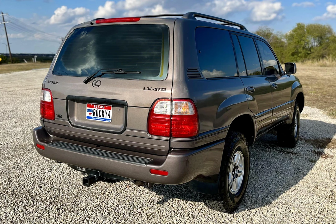 2000 Lexus LX 2nd Gen - Image 5 of 31