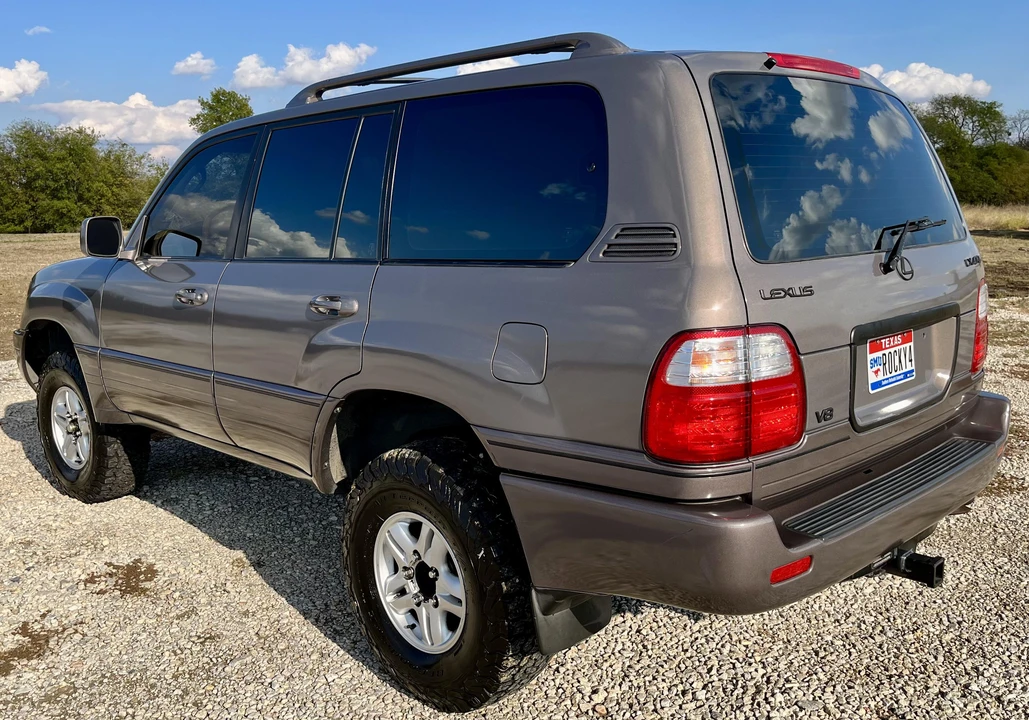 2000 Lexus LX 2nd Gen - Image 13 of 31