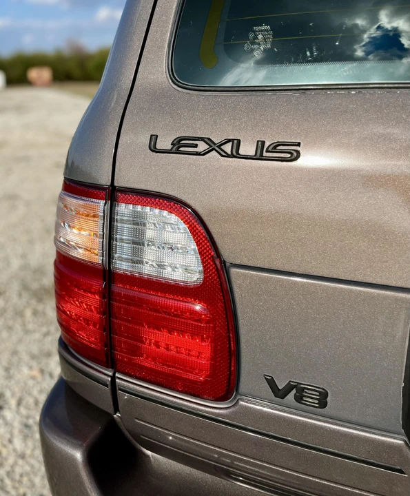 2000 Lexus LX 2nd Gen - Image 26 of 31