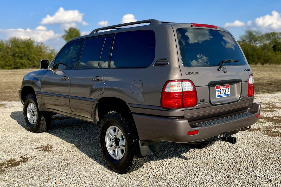 2000 Lexus LX 2nd Gen - Image 4 of 31