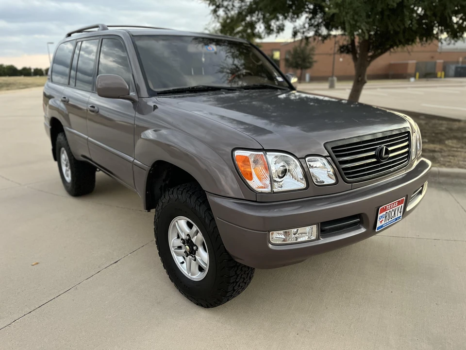2000 Lexus LX 2nd Gen - Image 19 of 31