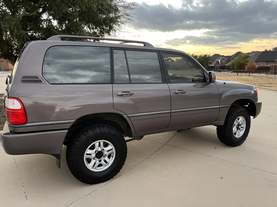 2000 Lexus LX 2nd Gen - Image 15 of 31