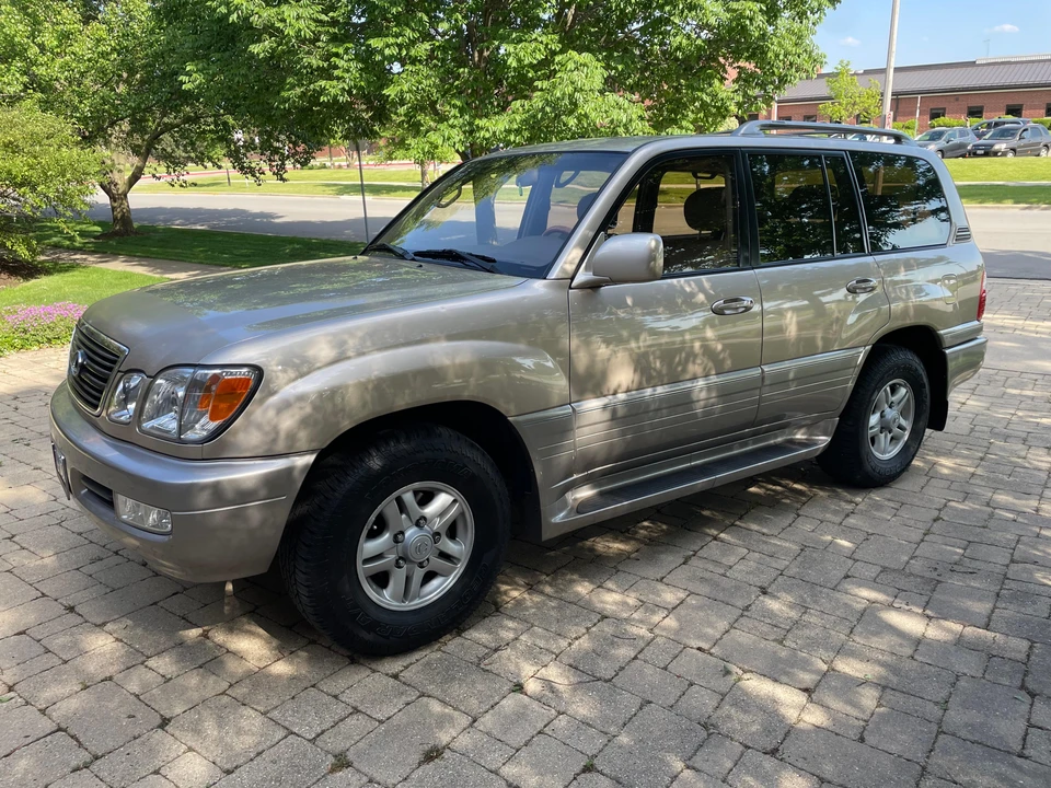 2000 Lexus LX 2nd Gen - Image 8 of 31
