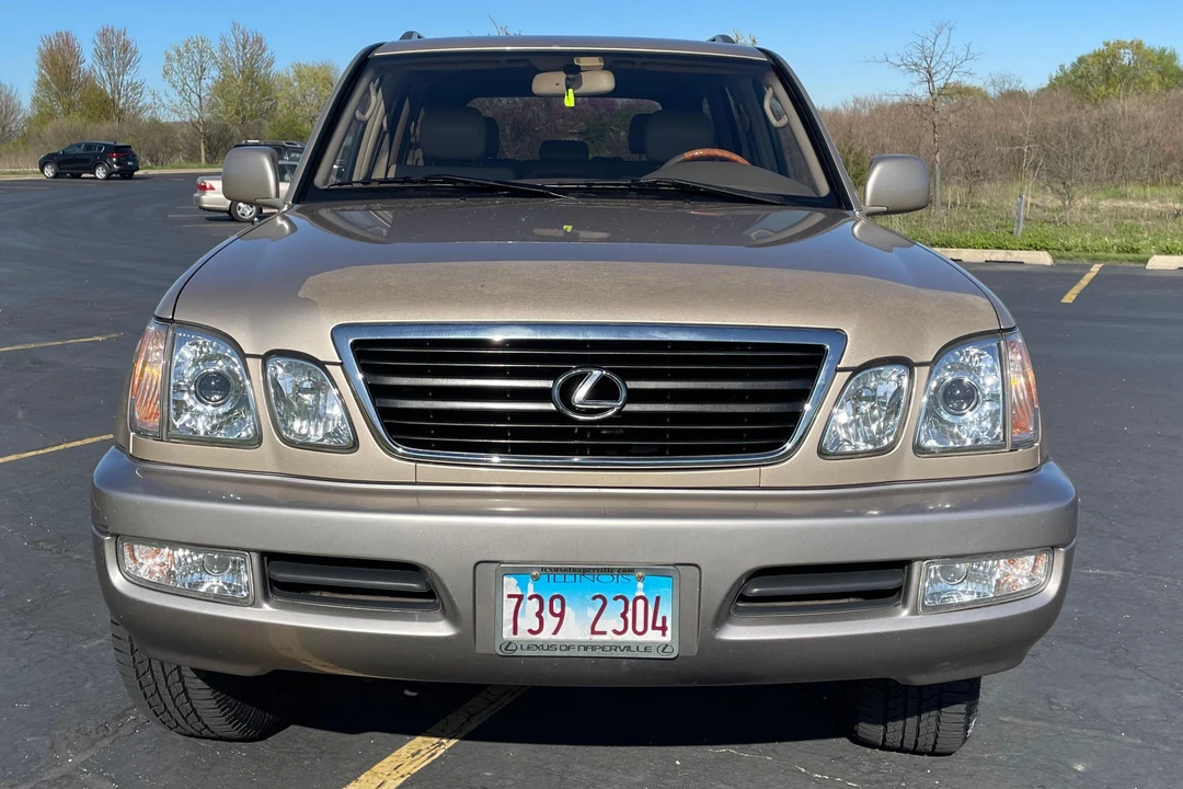 2000 Lexus LX 2nd Gen - Image 2 of 31