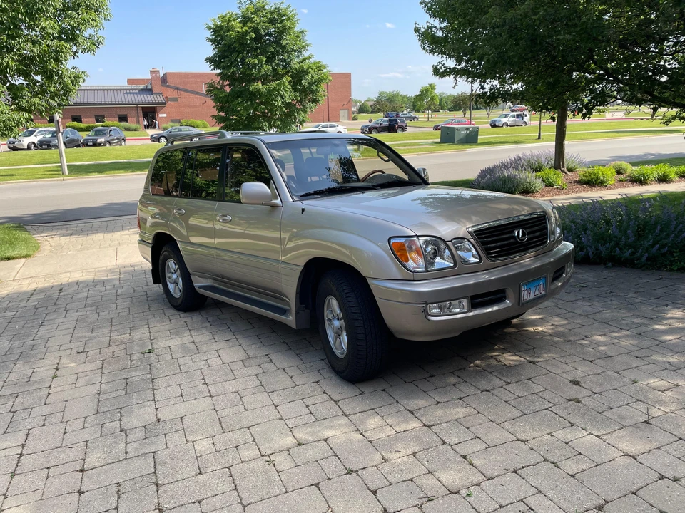 2000 Lexus LX 2nd Gen - Image 12 of 31