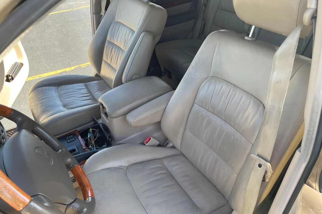 2000 Lexus LX 2nd Gen - Image 25 of 31