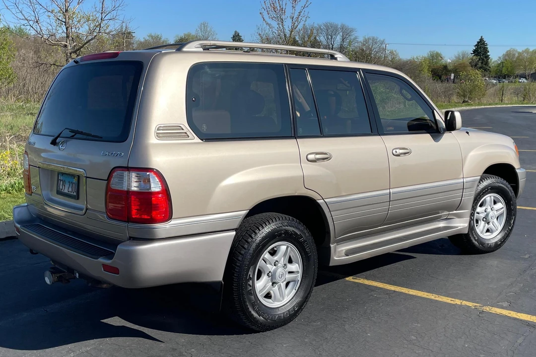 2000 Lexus LX 2nd Gen - Image 4 of 31