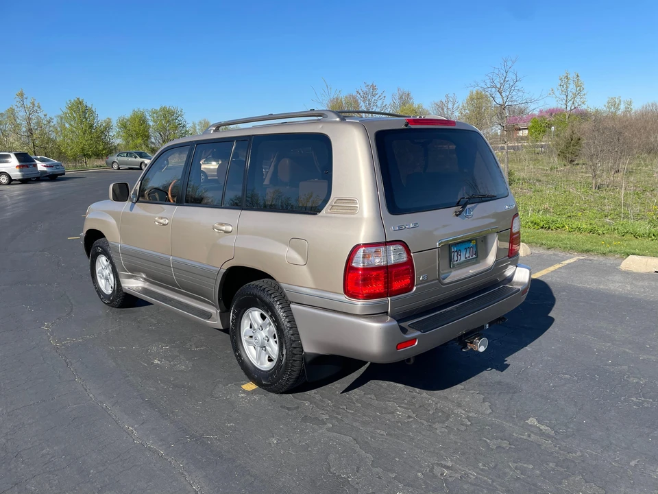 2000 Lexus LX 2nd Gen - Image 9 of 31