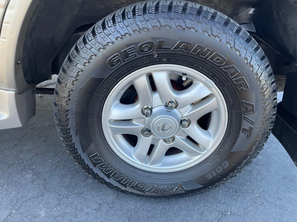2000 Lexus LX 2nd Gen - Image 21 of 31