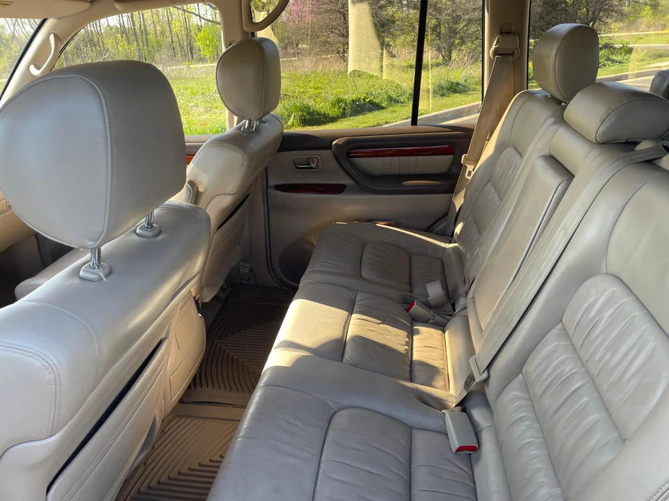 2000 Lexus LX 2nd Gen - Image 31 of 31