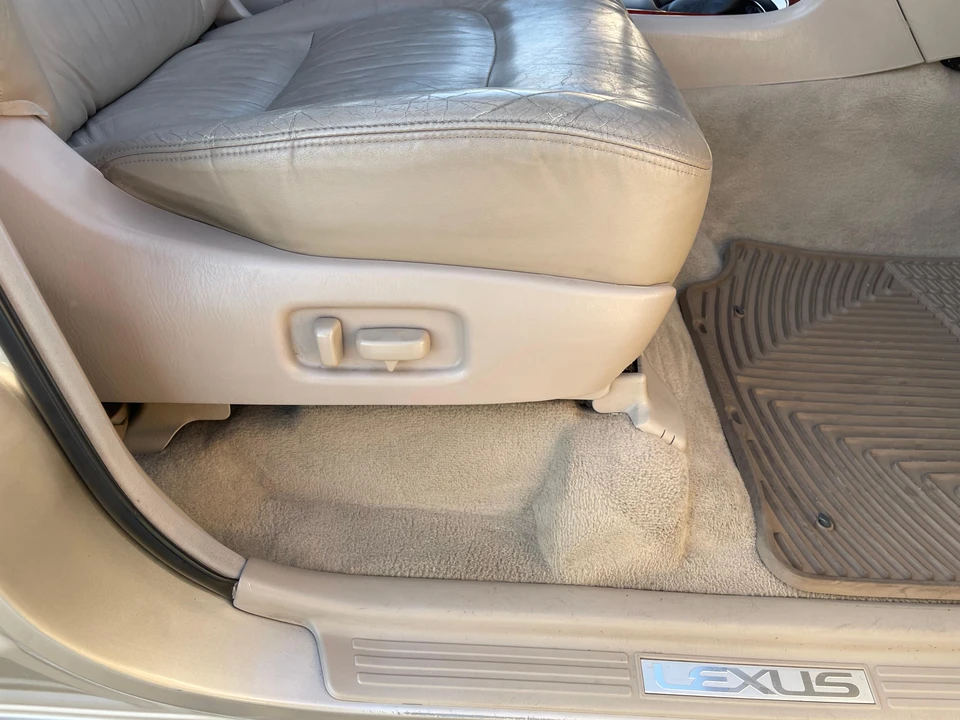 2000 Lexus LX 2nd Gen - Image 30 of 31