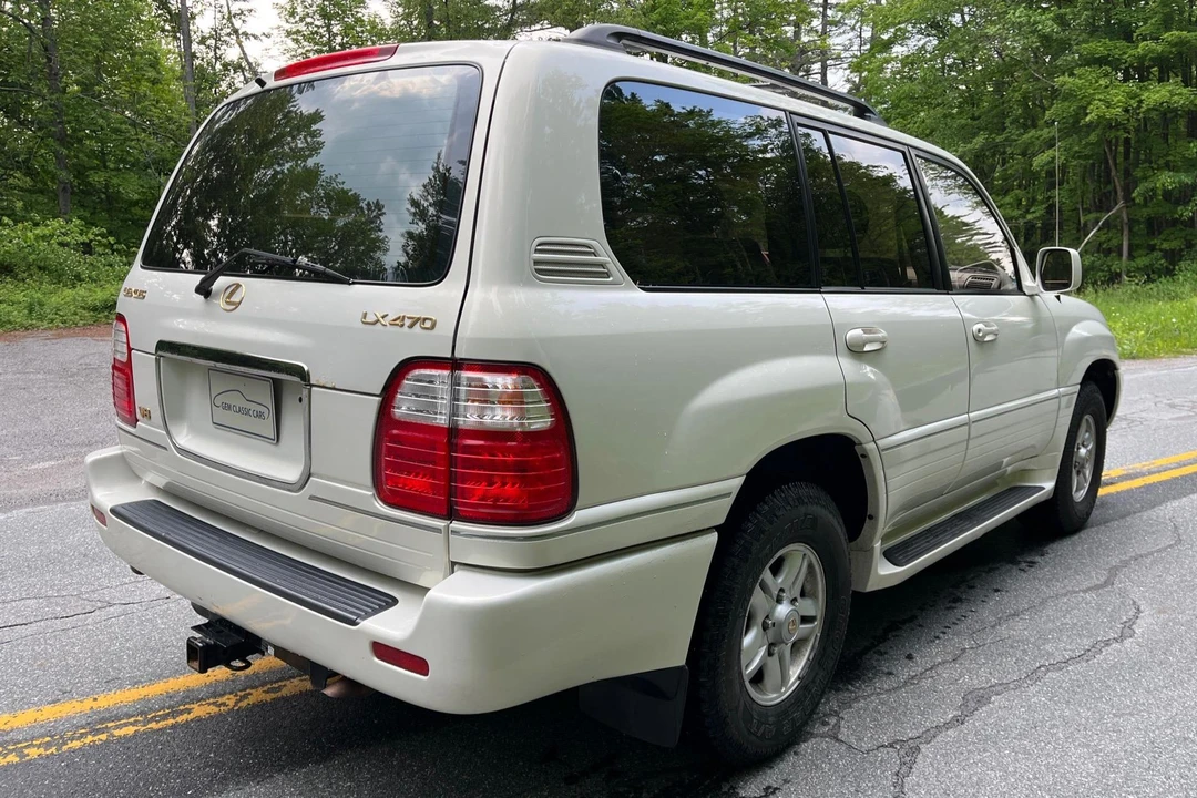2000 Lexus LX 2nd Gen - Image 4 of 31