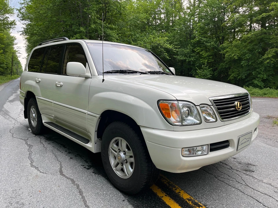 2000 Lexus LX 2nd Gen - Image 22 of 31