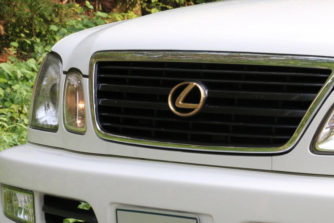 2000 Lexus LX 2nd Gen - Image 26 of 31