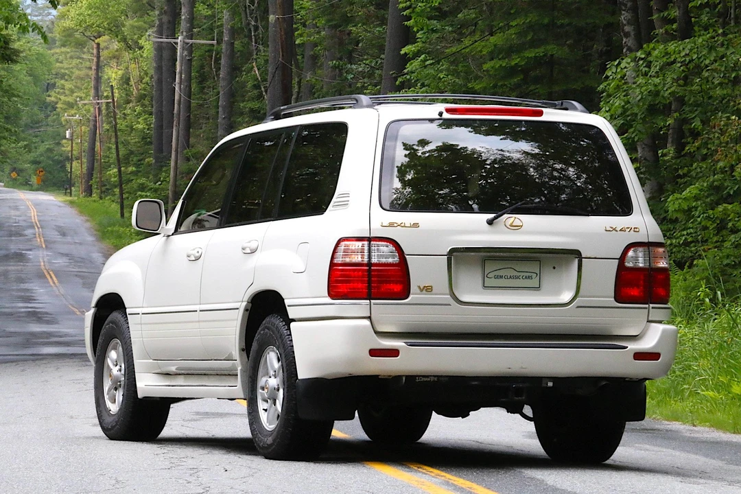 2000 Lexus LX 2nd Gen - Image 17 of 31