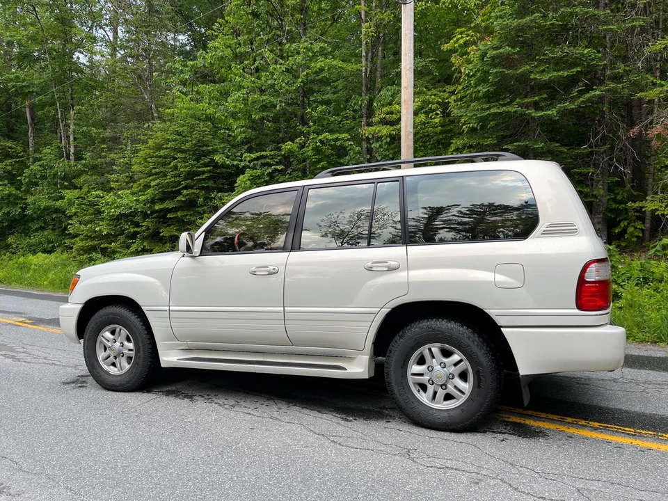 2000 Lexus LX 2nd Gen - Image 14 of 31