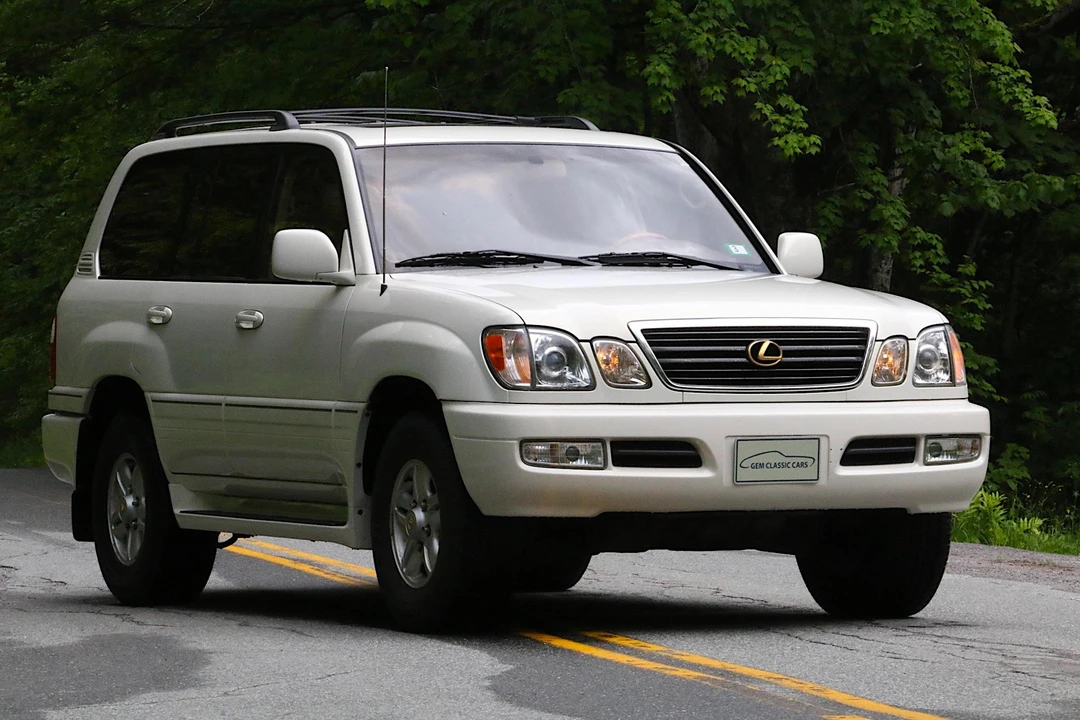 2000 Lexus LX 2nd Gen - Image 23 of 31