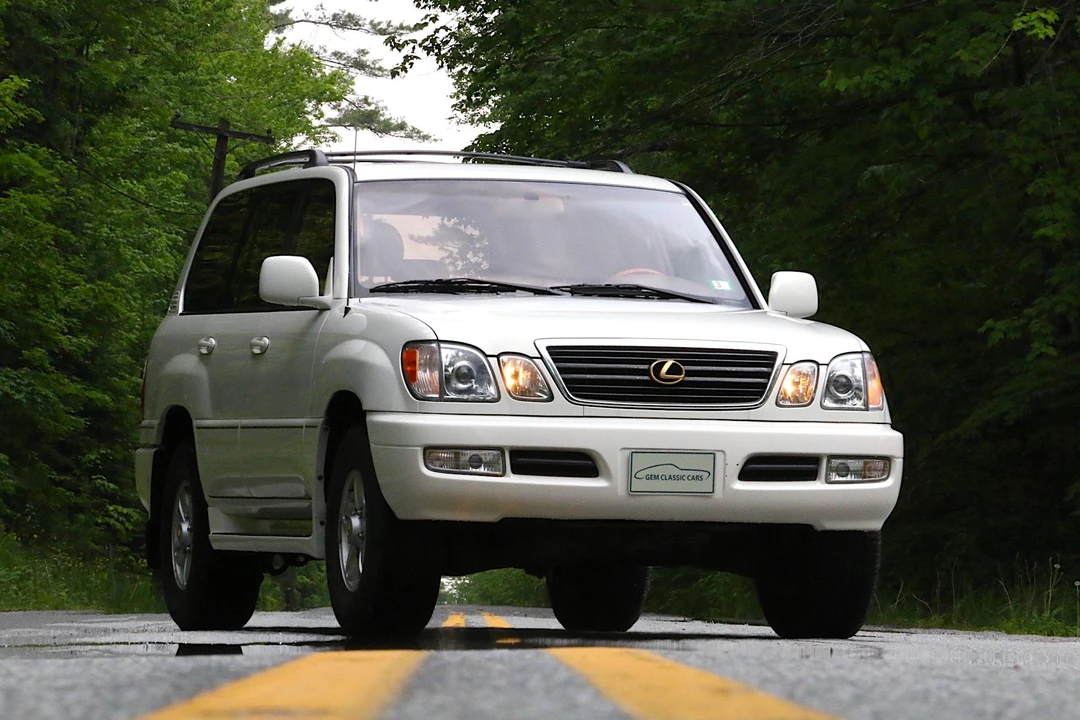 2000 Lexus LX 2nd Gen - Image 24 of 31