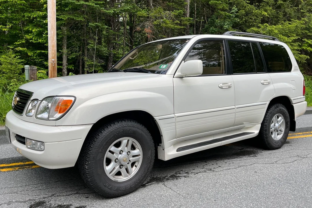 2000 Lexus LX 2nd Gen - Image 13 of 31