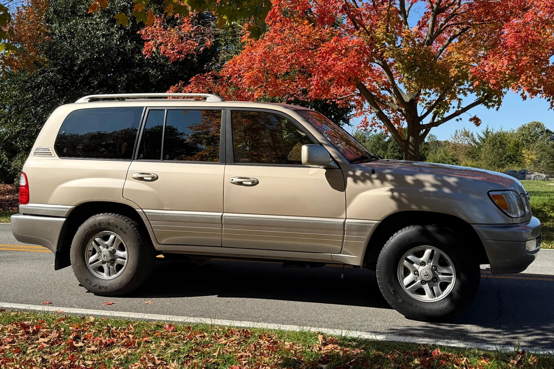 2000 Lexus LX 2nd Gen - Image 3 of 31