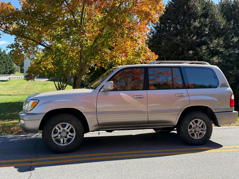 2000 Lexus LX 2nd Gen - Image 12 of 31