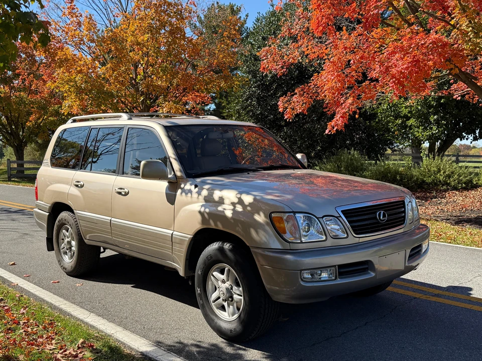 2000 Lexus LX 2nd Gen - Image 21 of 31