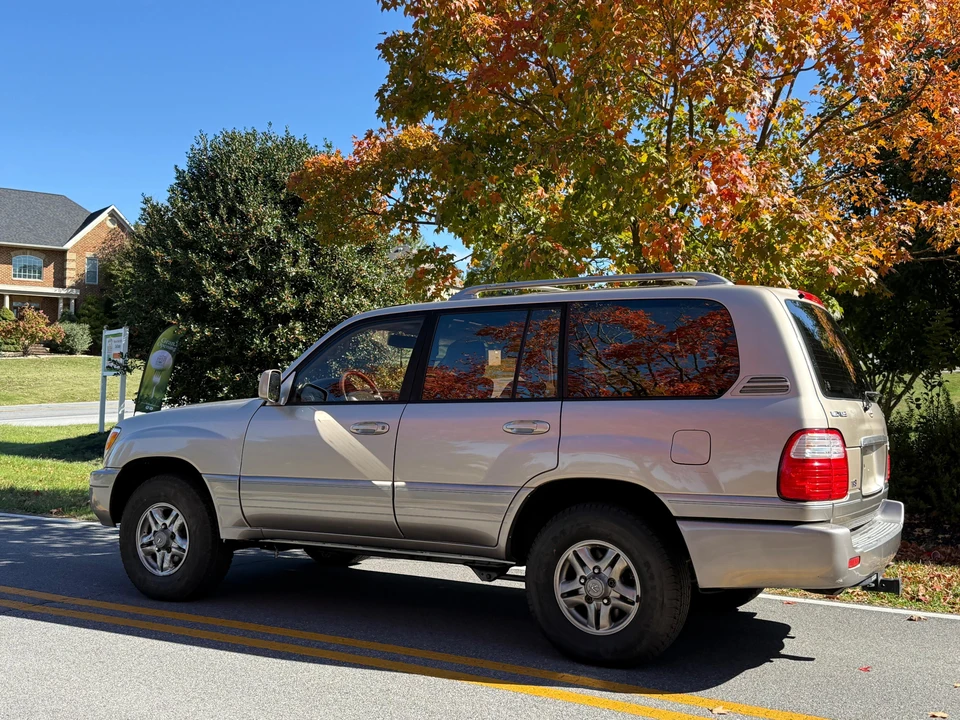 2000 Lexus LX 2nd Gen - Image 14 of 31
