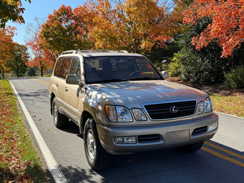 2000 Lexus LX 2nd Gen - Image 22 of 31