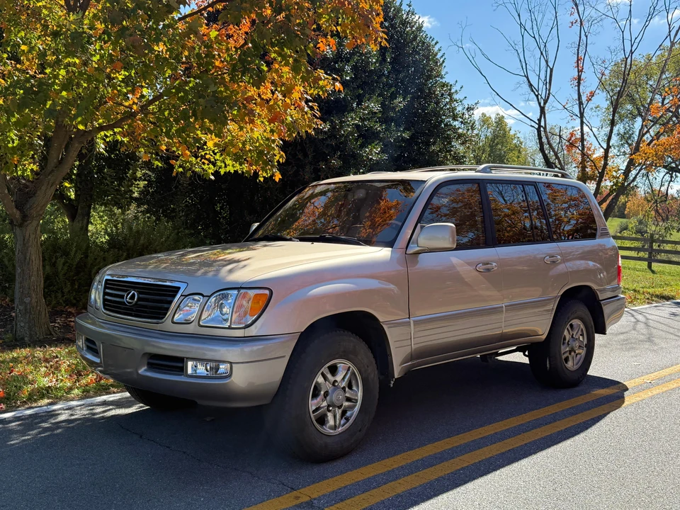 2000 Lexus LX 2nd Gen - Image 10 of 31