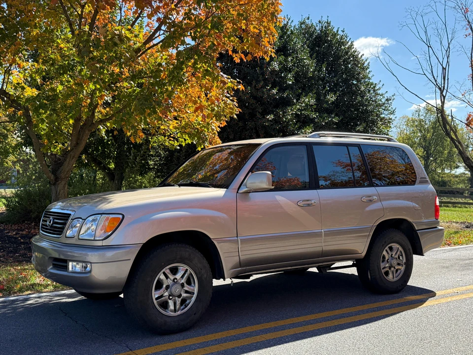 2000 Lexus LX 2nd Gen - Image 11 of 31