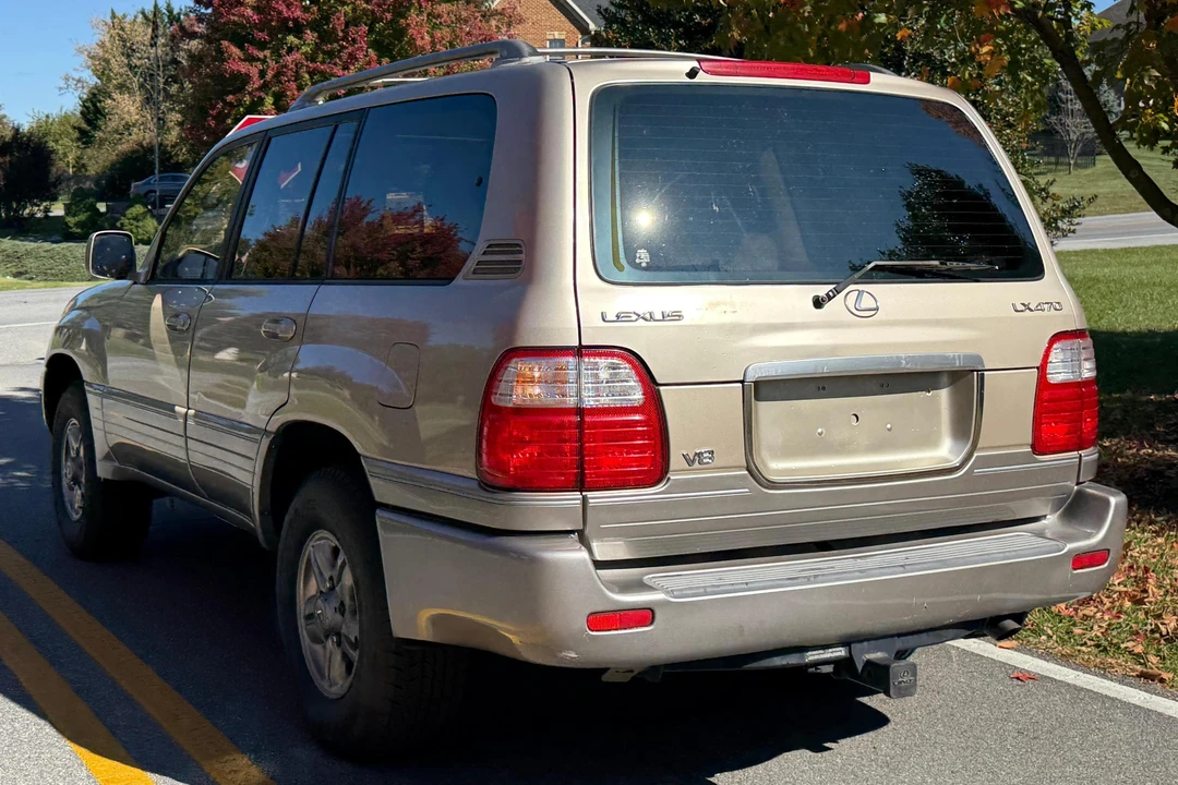 2000 Lexus LX 2nd Gen - Image 4 of 31