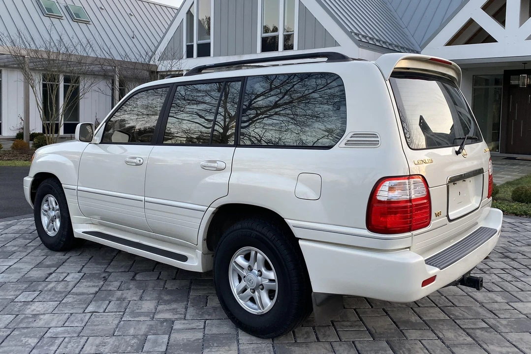 2000 Lexus LX 2nd Gen - Image 2 of 2