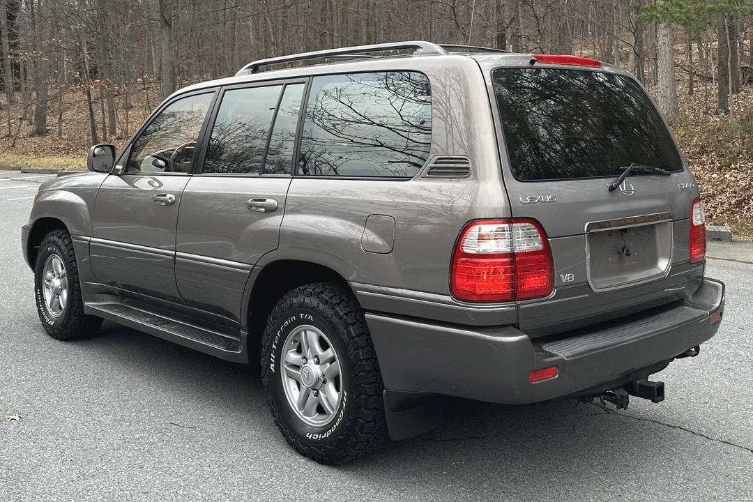 2000 Lexus LX 2nd Gen - Image 4 of 31