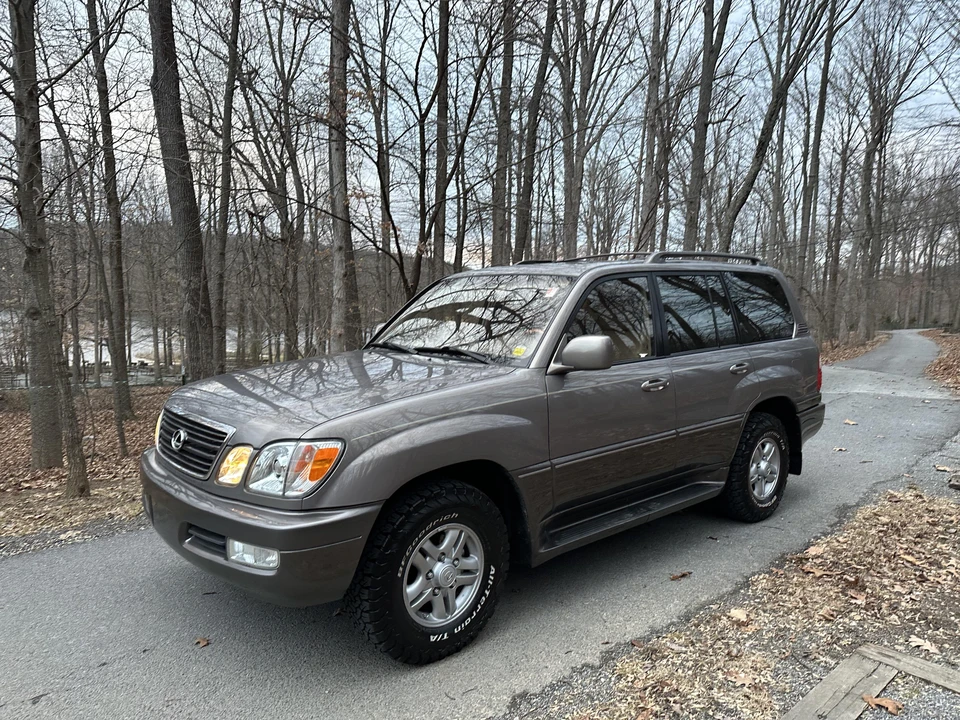 2000 Lexus LX 2nd Gen - Image 31 of 31
